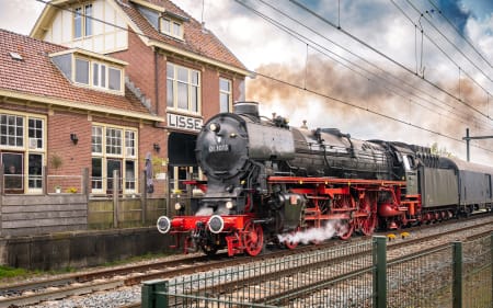 Het Tussenstation aan het spoor in Lisse