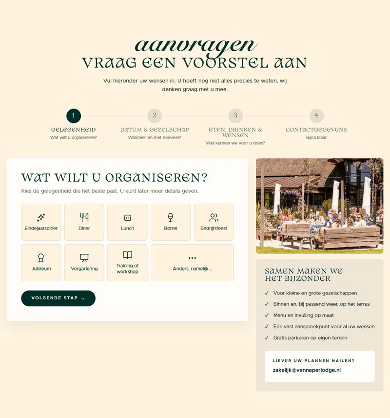 Het aanvraagformulier van Venneper Lodge: vier stappen bovenaan, daaronder tegels met de gelegenheid, zoals diner, lunch, borrel en bedrijfsfeest